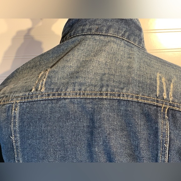 Hendi cropped distressed denim jacket women’s size large, button up, side adjust - Picture 4 of 10